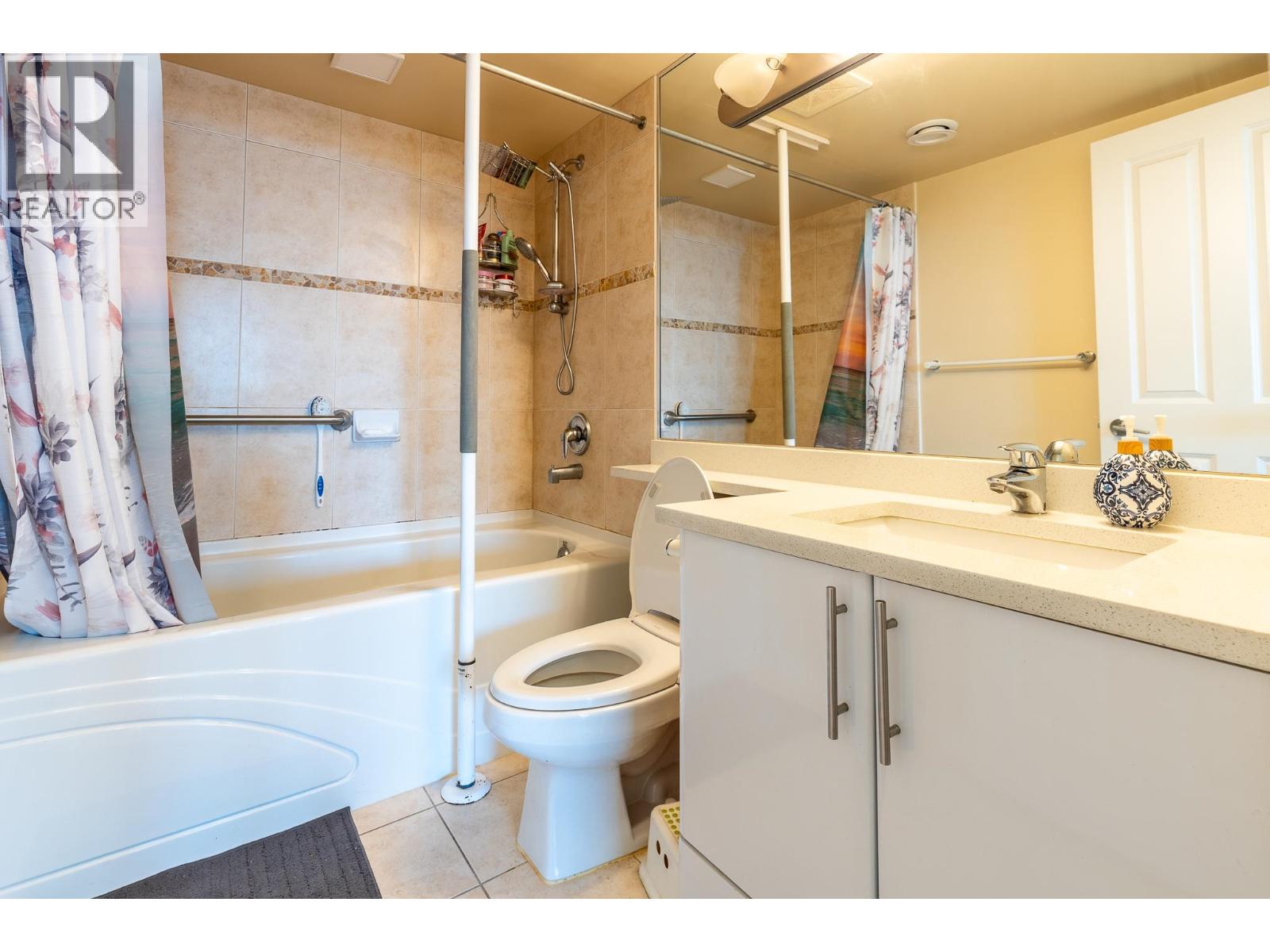 Photo 15 of 1401 6659 Southoaks Crescent, Burnaby BC