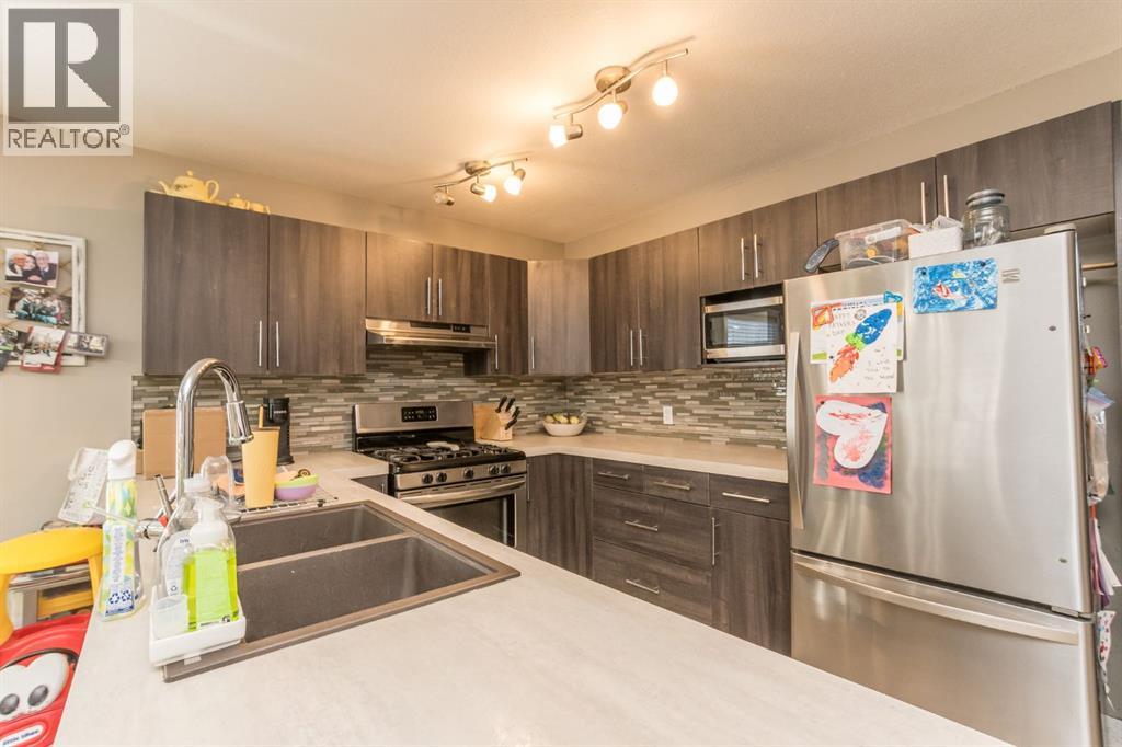 Photo 3 of 11338 105 Avenue, Grande Prairie AB