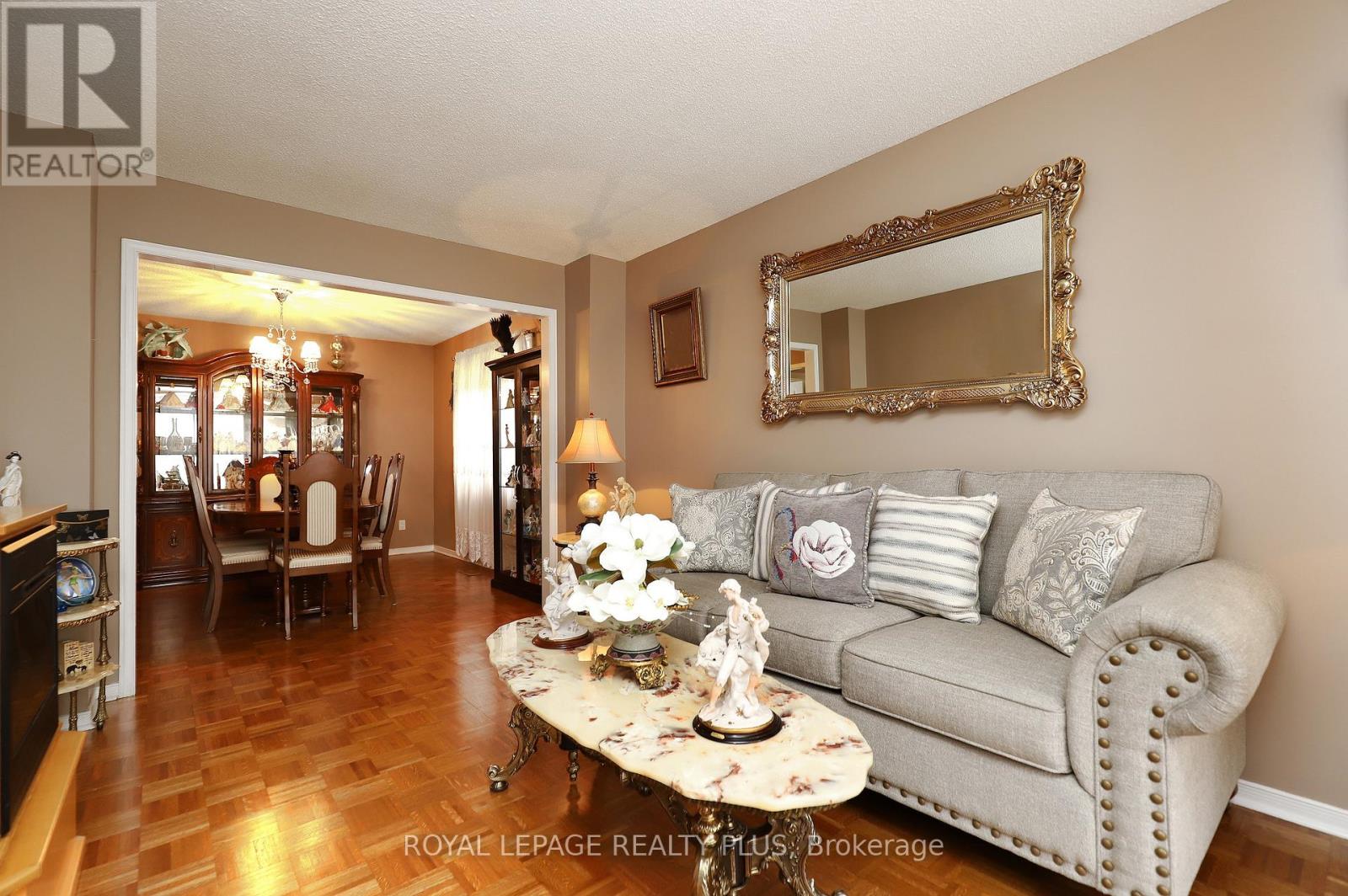 Photo 2 of 1086 Hedge Drive, Mississauga ON