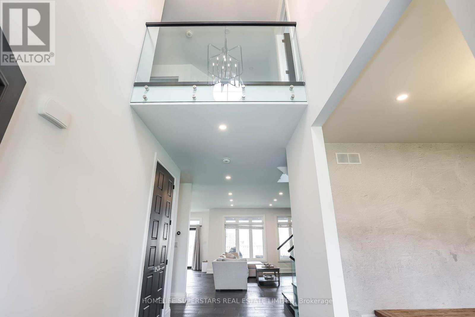 Photo 30 of 7641 Drummond Road, Niagara Falls ON