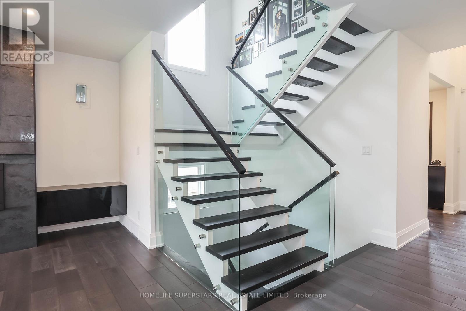 Photo 2 of 7641 Drummond Road, Niagara Falls ON