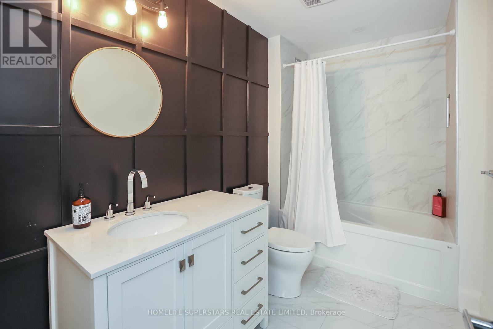 Photo 3 of 7641 Drummond Road, Niagara Falls ON