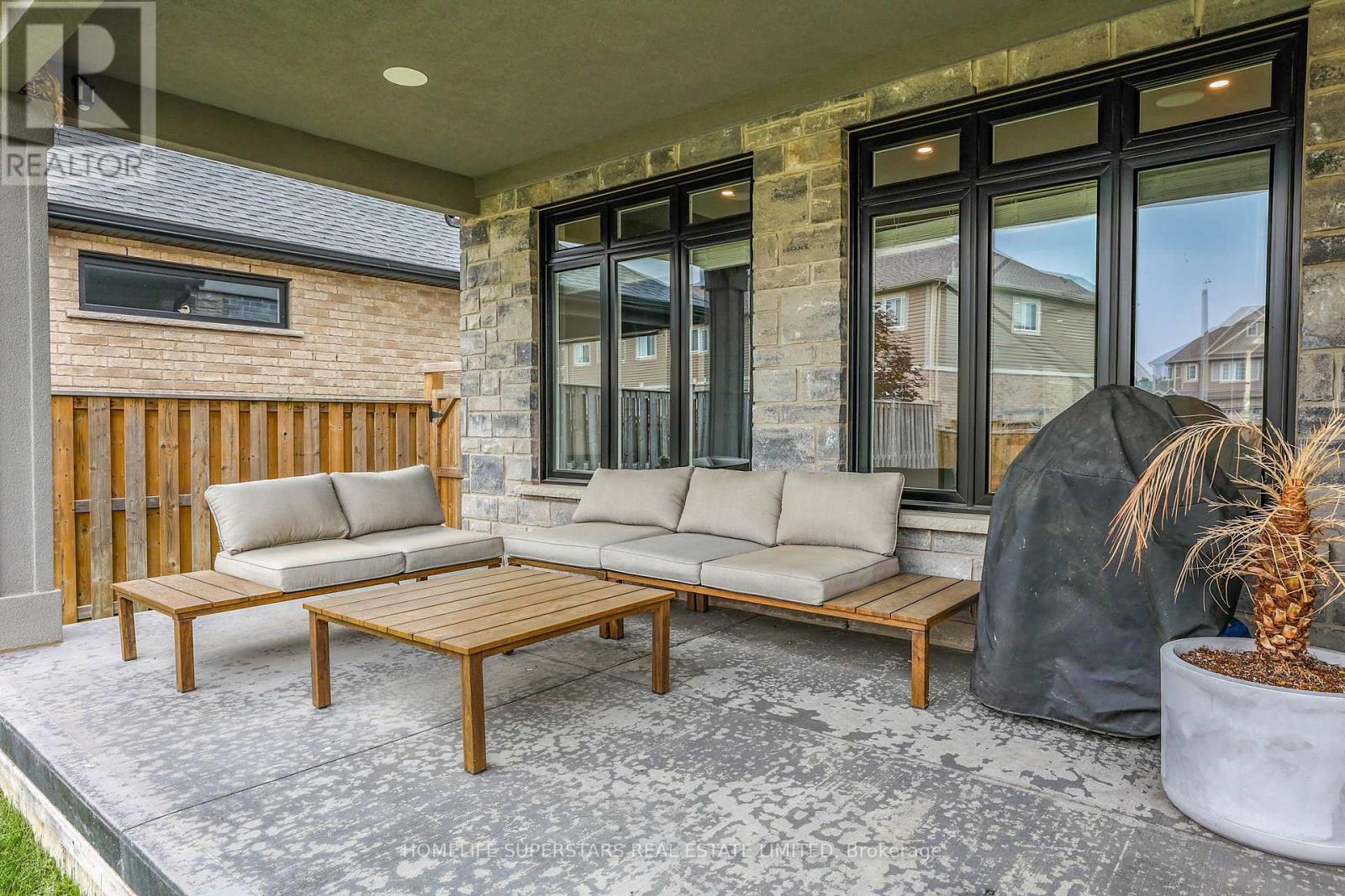 Photo 7 of 7641 Drummond Road, Niagara Falls ON