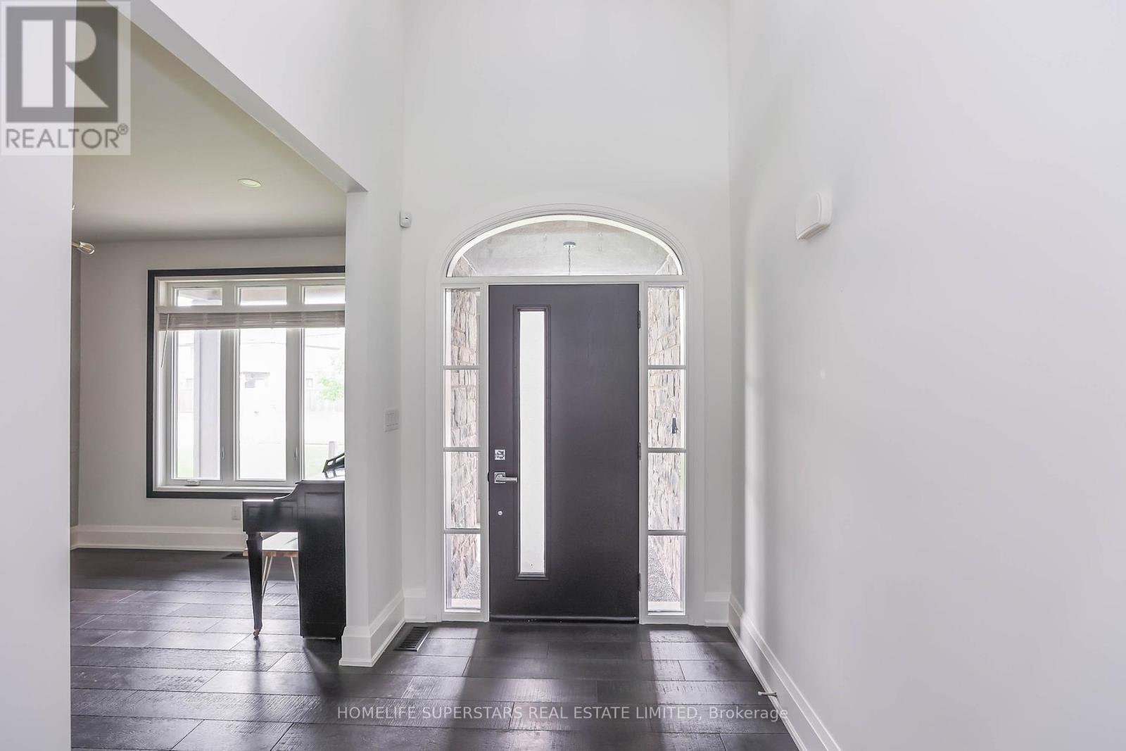 Photo 10 of 7641 Drummond Road, Niagara Falls ON