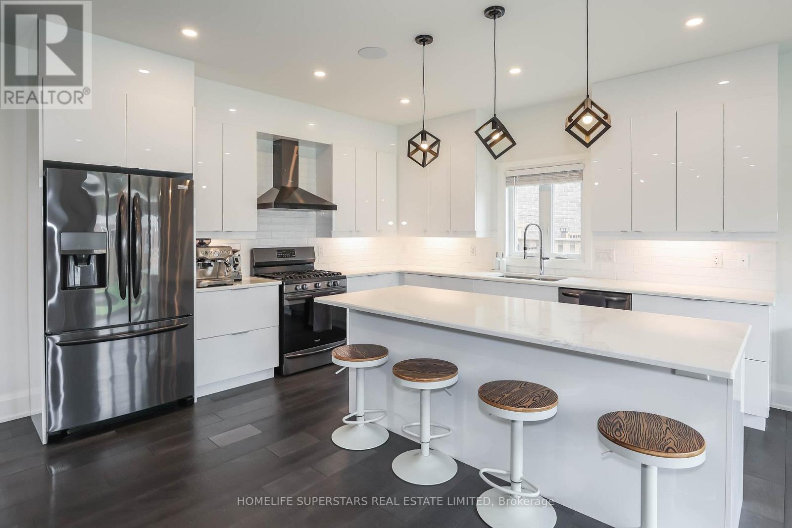 Photo 36 of 7641 Drummond Road, Niagara Falls ON
