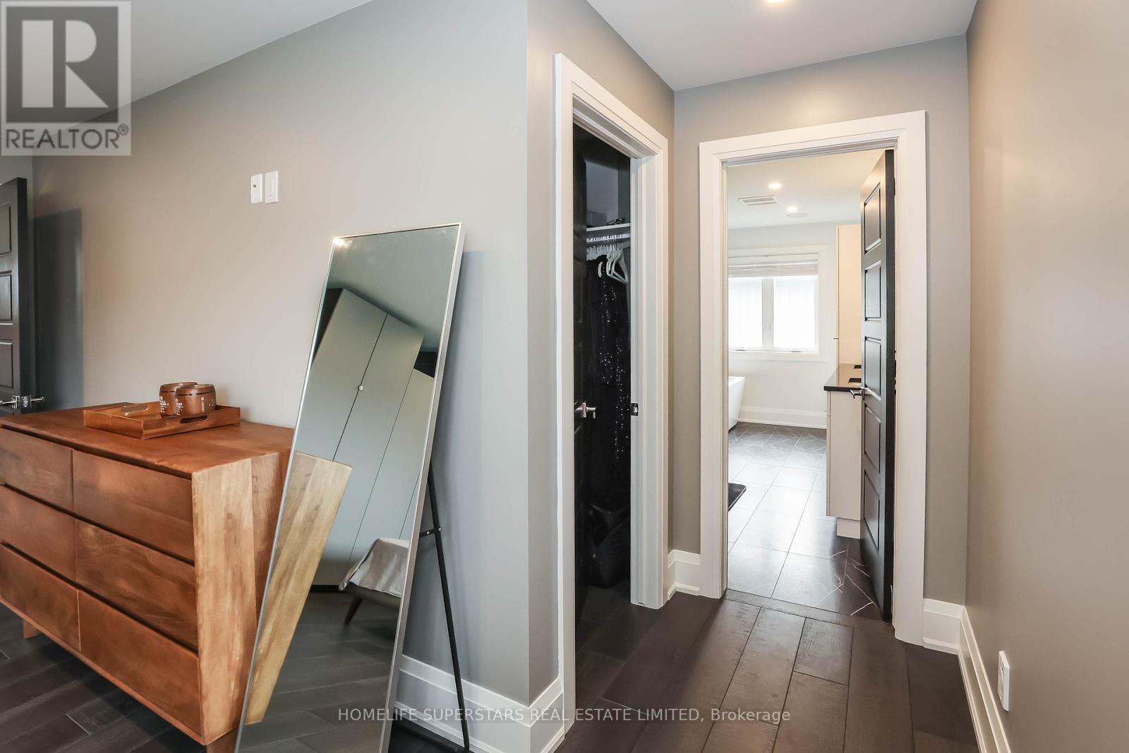 Photo 5 of 7641 Drummond Road, Niagara Falls ON