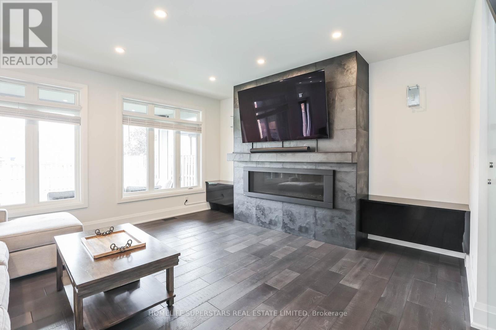 Photo 8 of 7641 Drummond Road, Niagara Falls ON