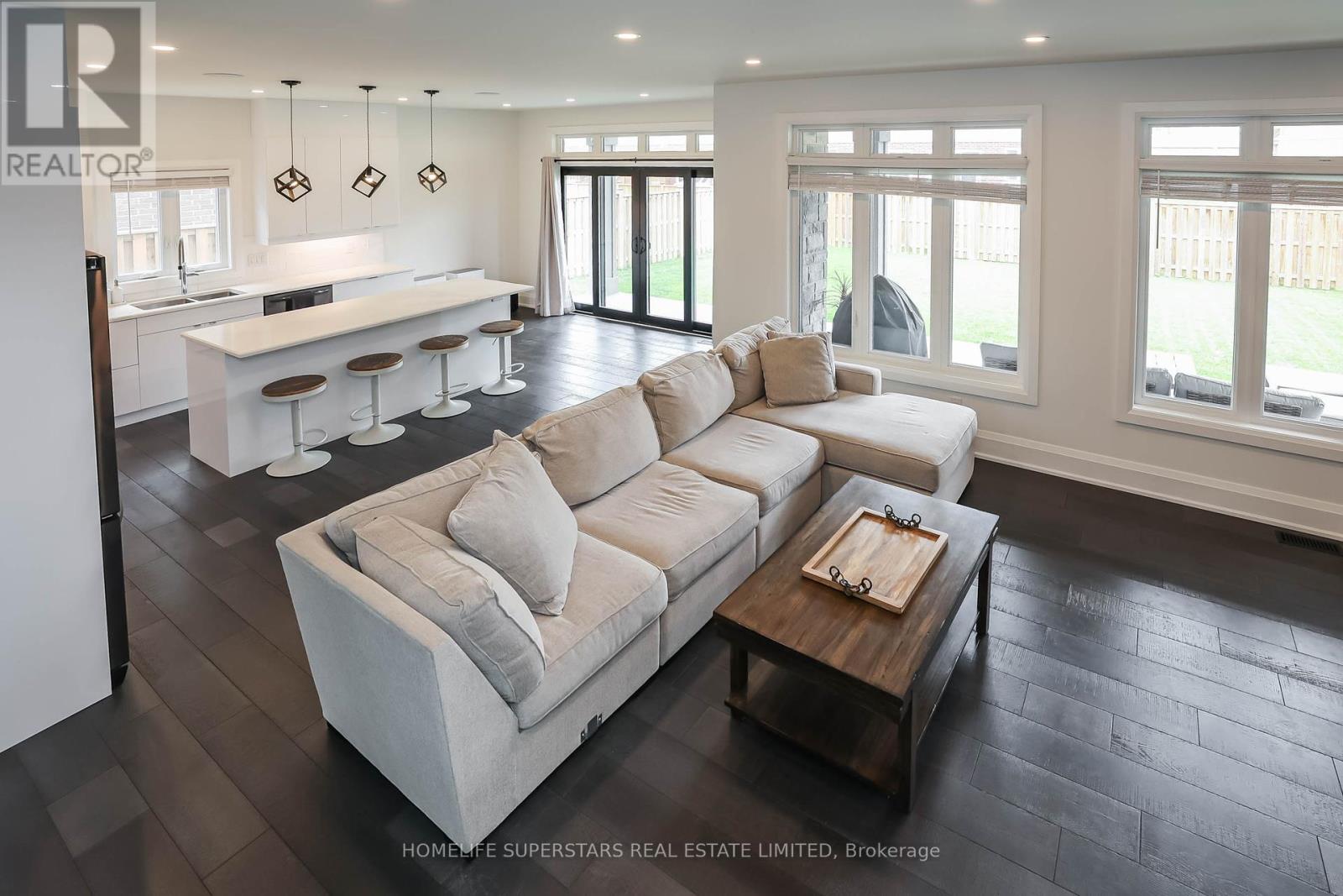 Photo 25 of 7641 Drummond Road, Niagara Falls ON