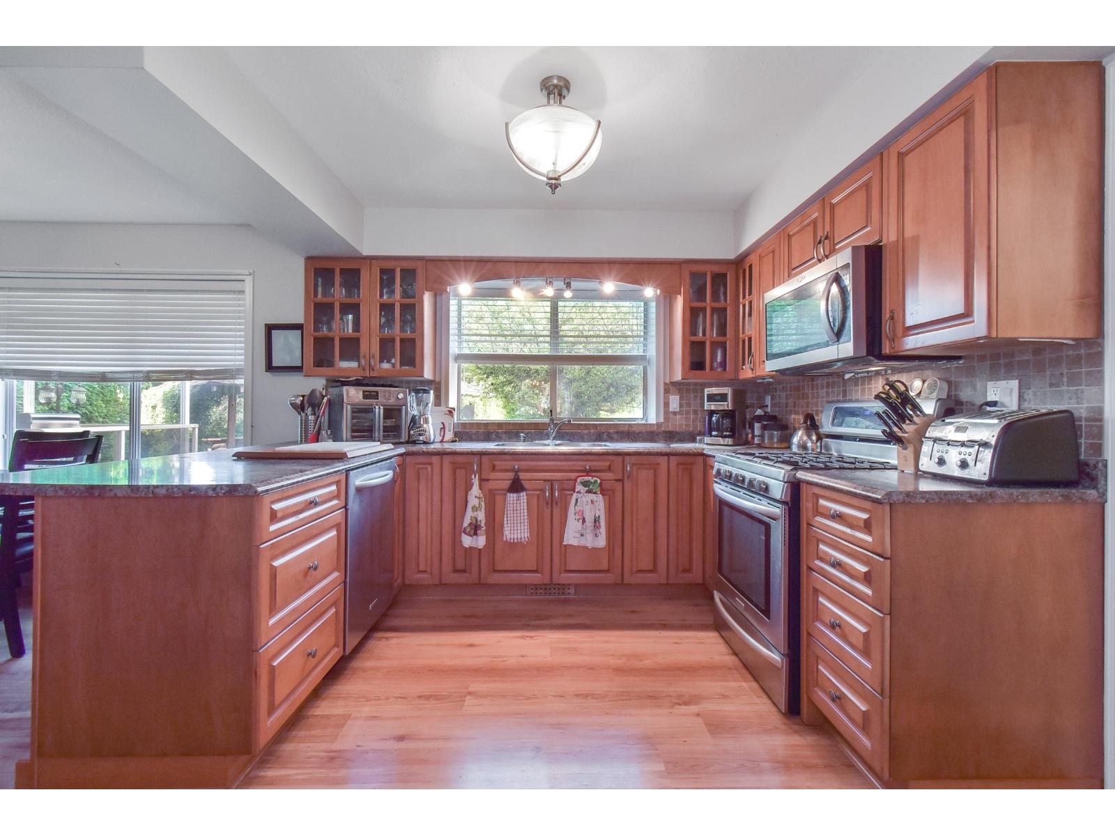 Photo 13 of 5533 183 A Street, Surrey BC