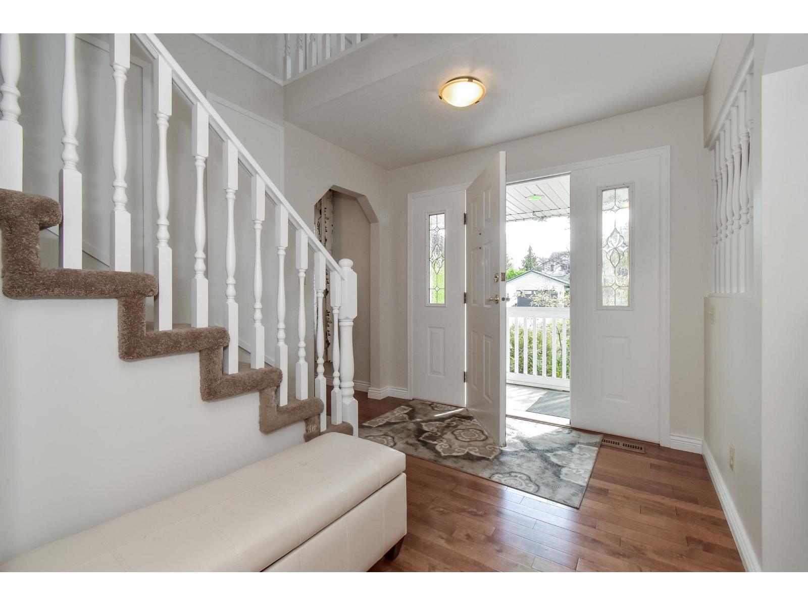 Photo 4 of 5533 183 A Street, Surrey BC