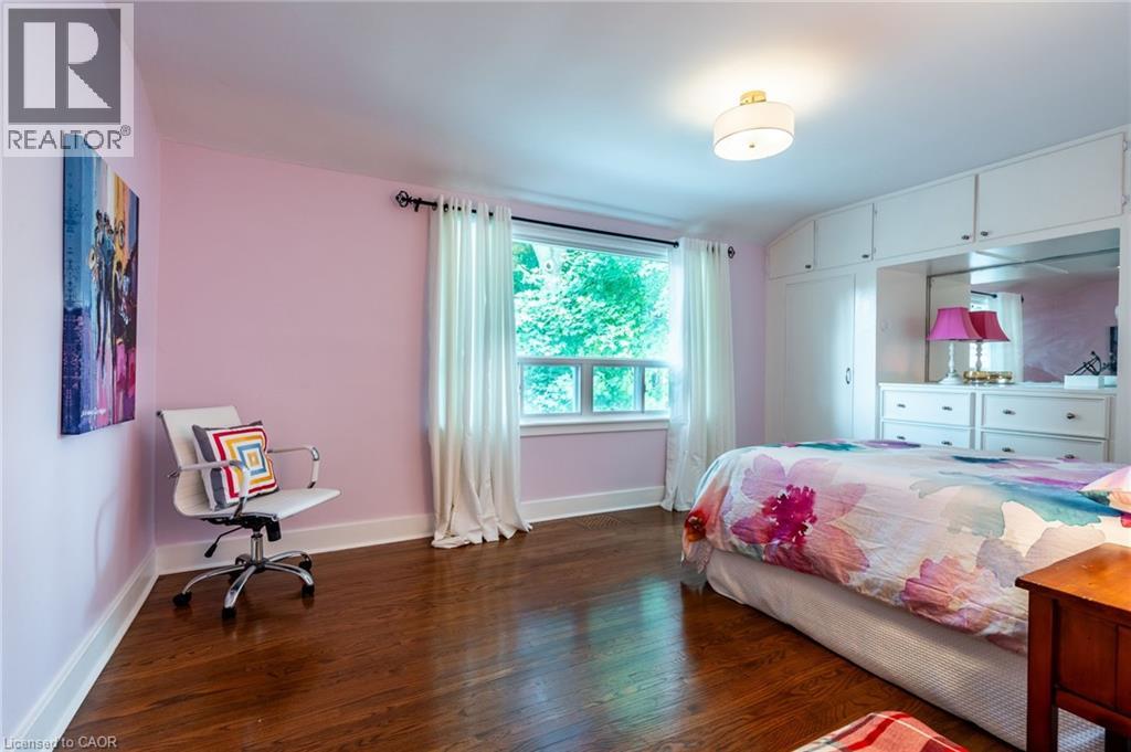 Photo 25 of 60 Inverness Avenue W, Hamilton ON