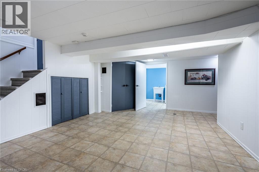 Photo 32 of 60 Inverness Avenue W, Hamilton ON