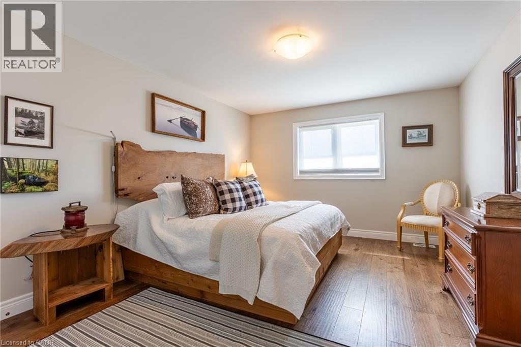 Photo 13 of 9 Richard Crescent, Smithville ON