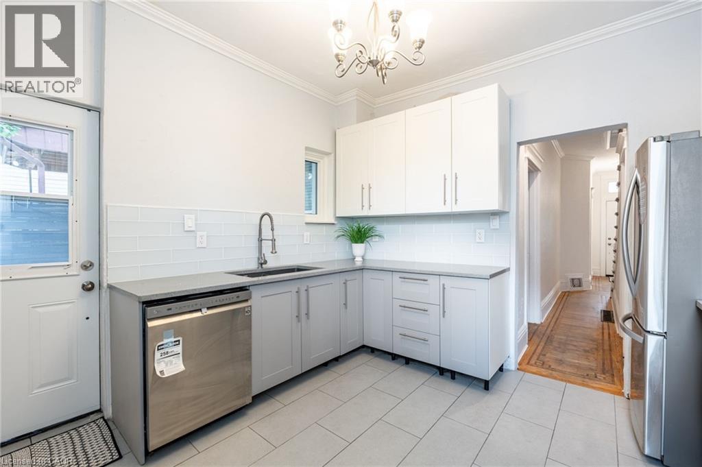 Photo 9 of 44 Bristol Street, Hamilton ON