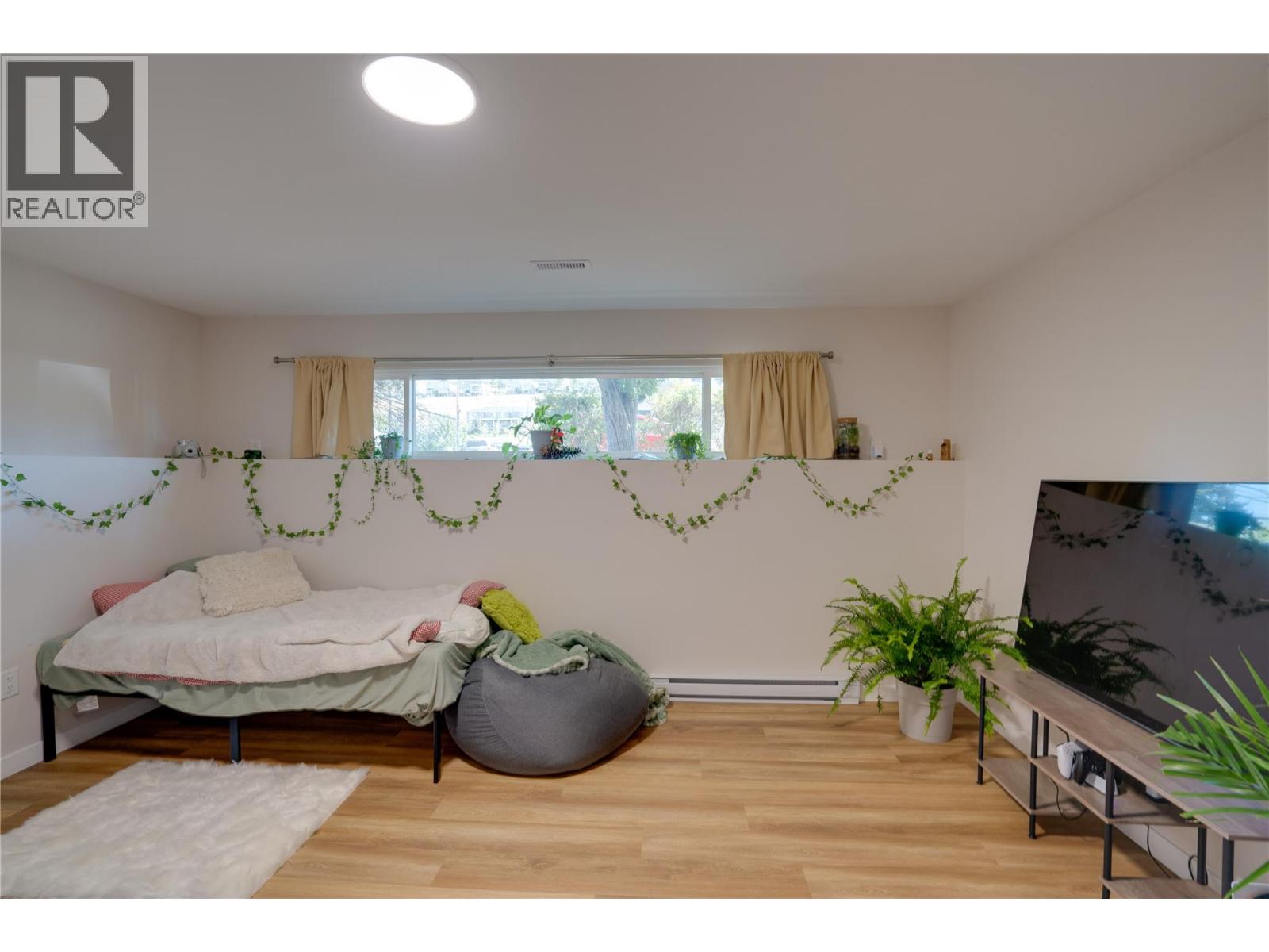 Photo 3 of 1802 43 Street, Vernon BC