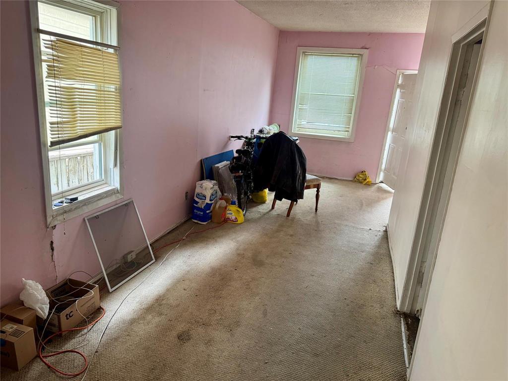 Photo 2 of 683 Langside Street, Winnipeg MB