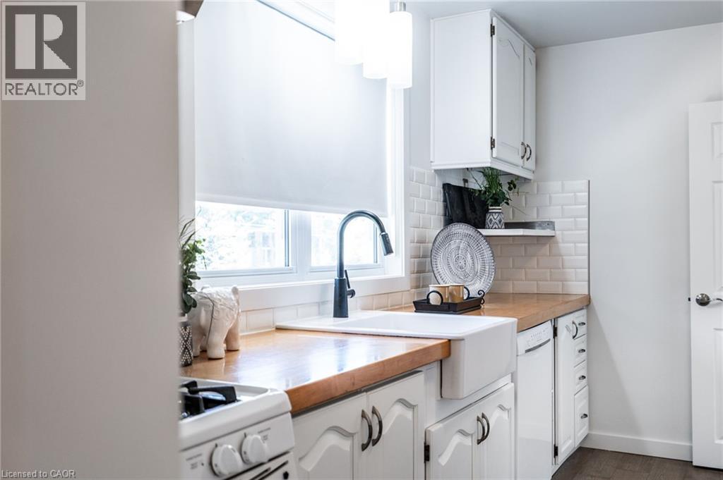 Photo 9 of 70 Flamboro Street, Waterdown ON