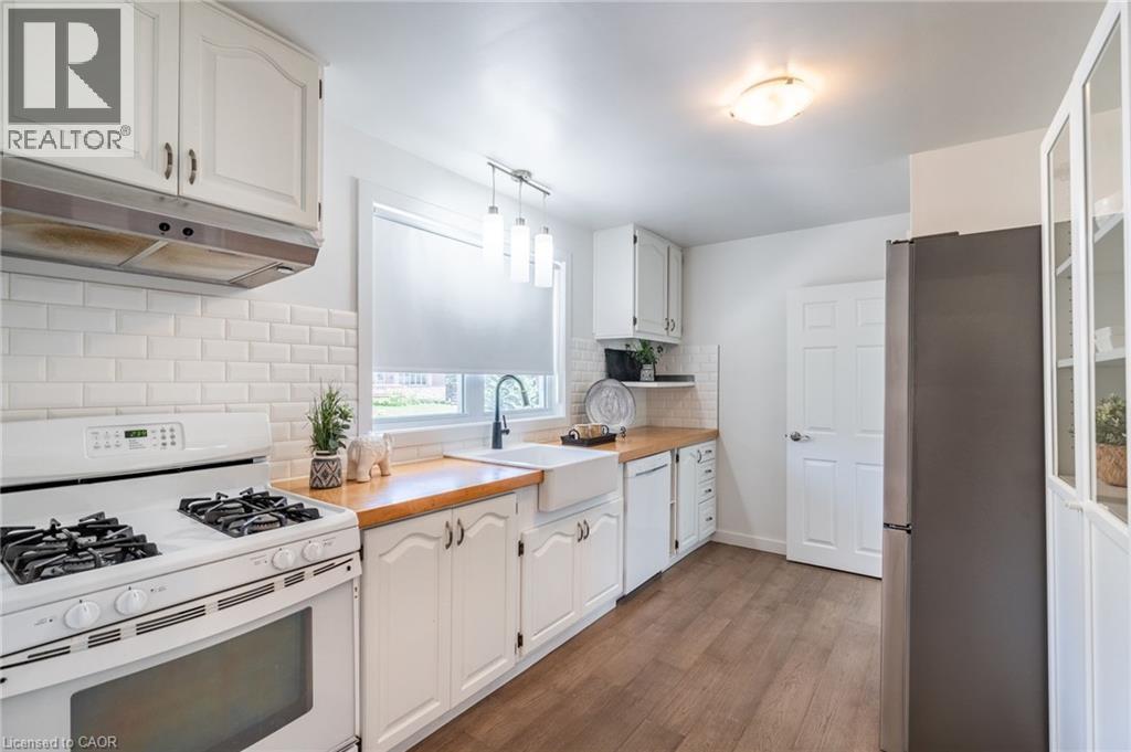 Photo 17 of 70 Flamboro Street, Waterdown ON