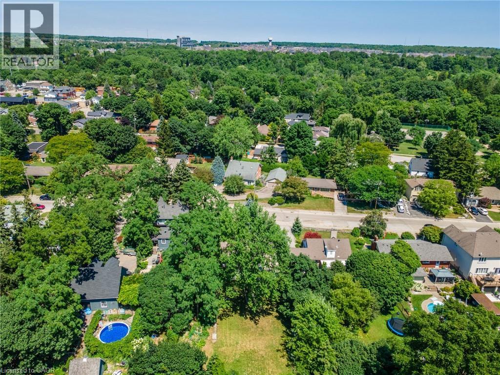 Photo 8 of 70 Flamboro Street, Waterdown ON