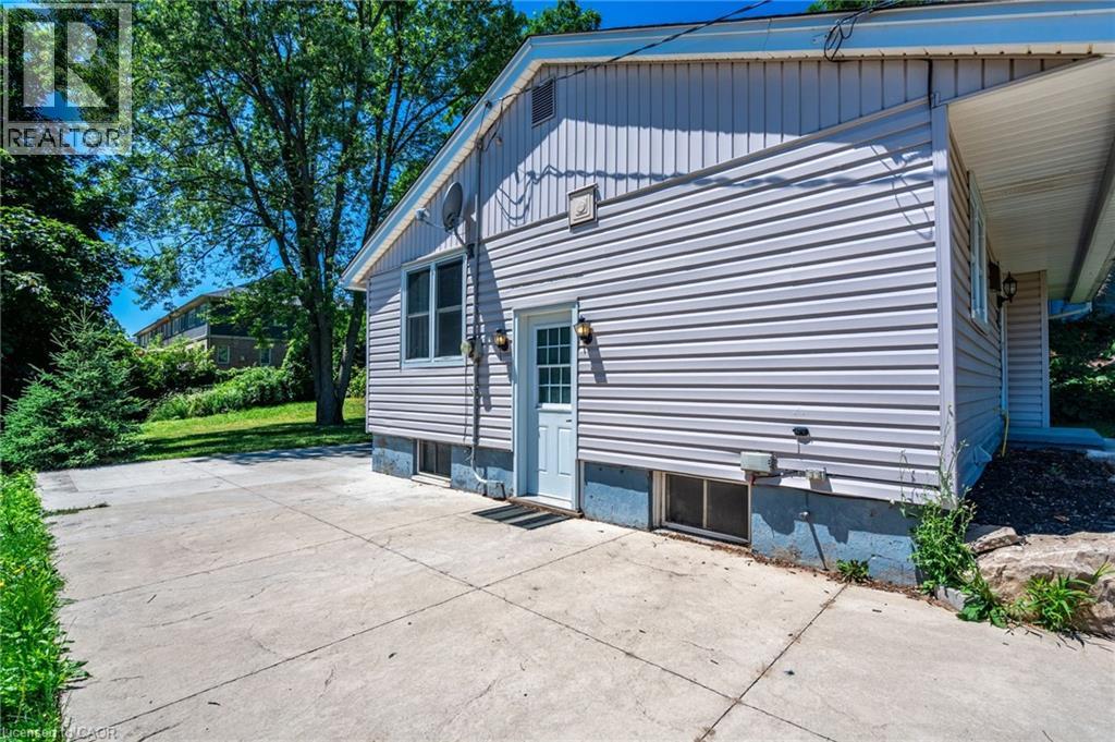 Photo 18 of 70 Flamboro Street, Waterdown ON