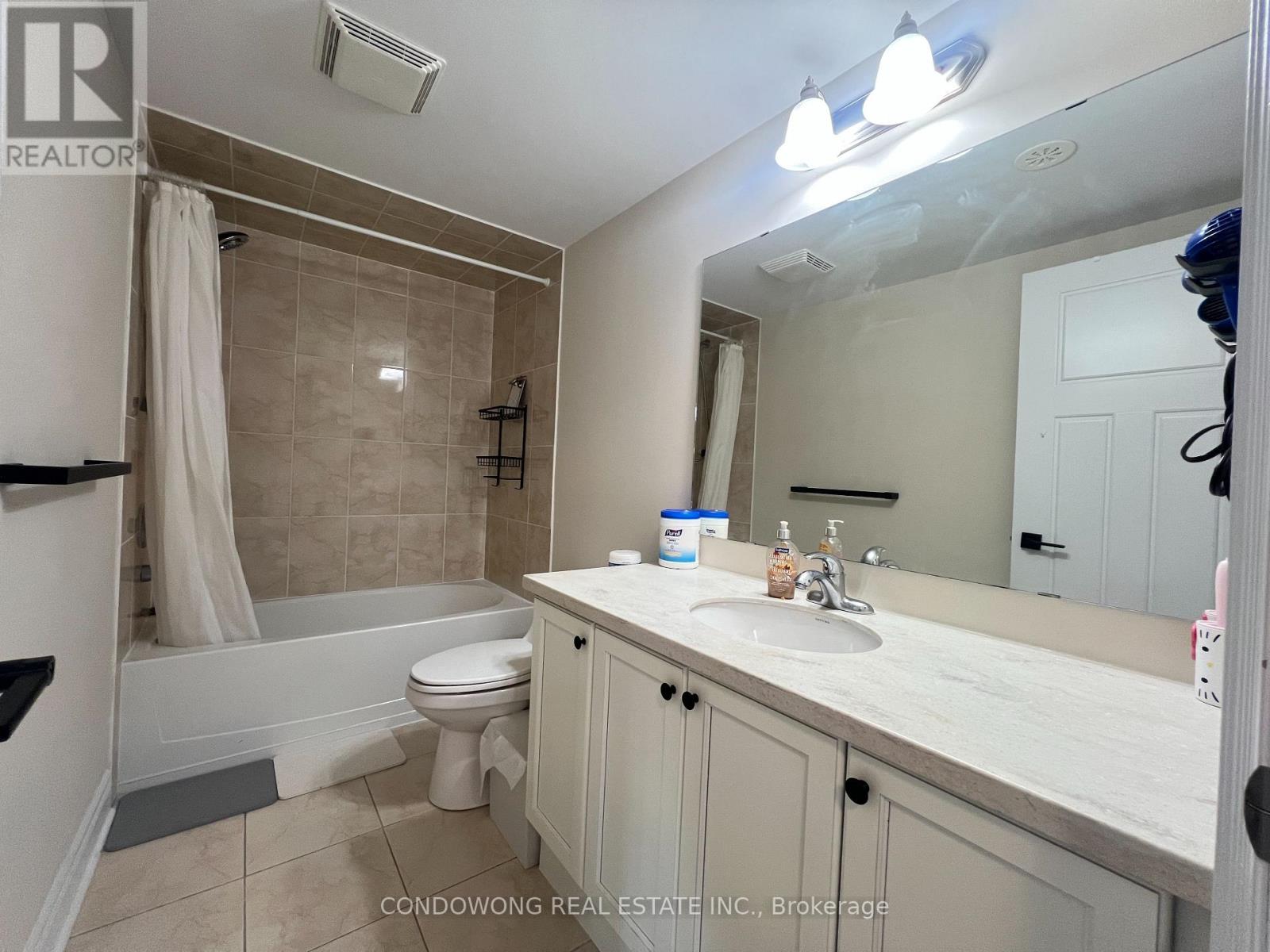Photo 26 of 48 Lord Durham Road, Markham ON