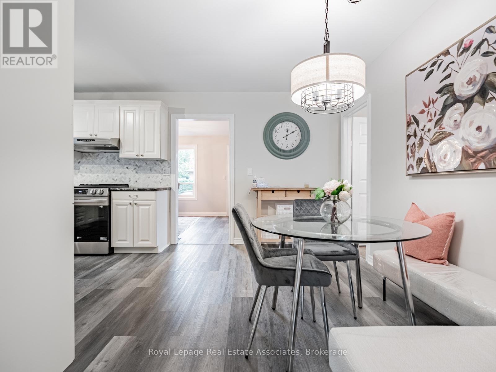 Photo 5 of 1094 Eastmount Avenue, Mississauga ON
