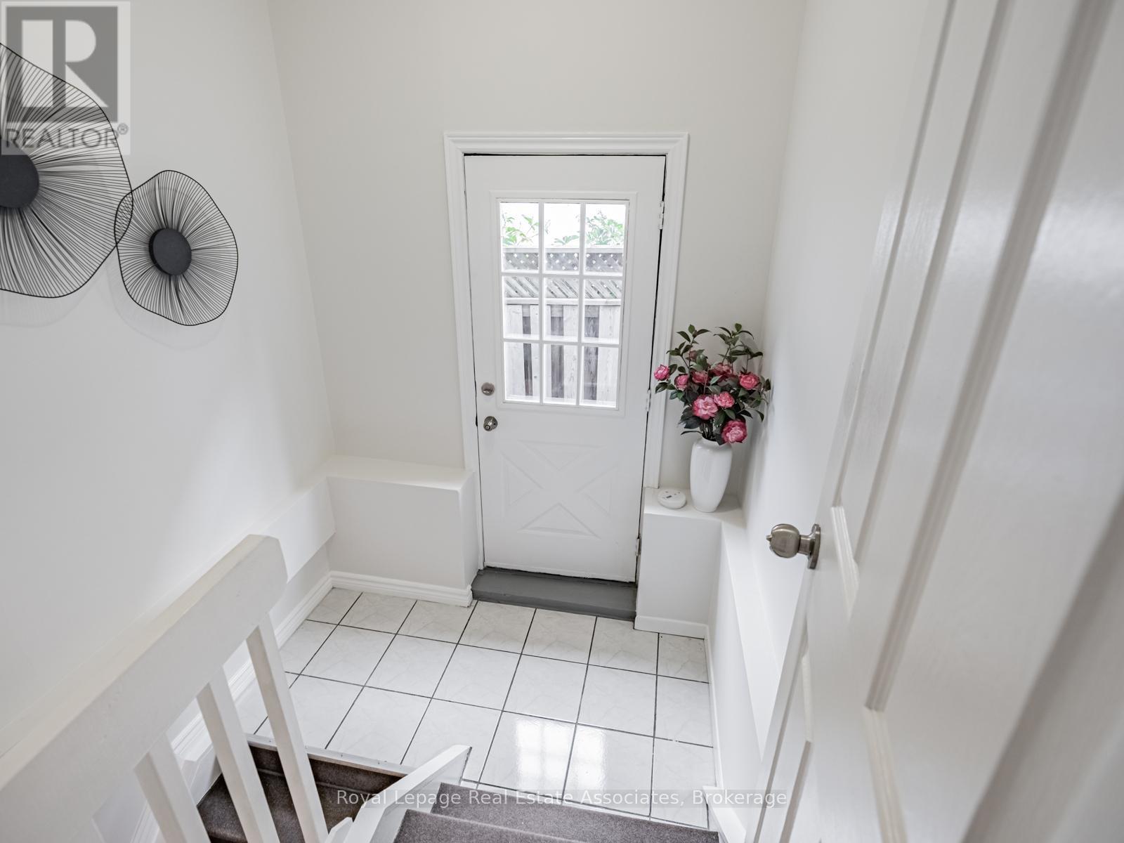 Photo 8 of 1094 Eastmount Avenue, Mississauga ON