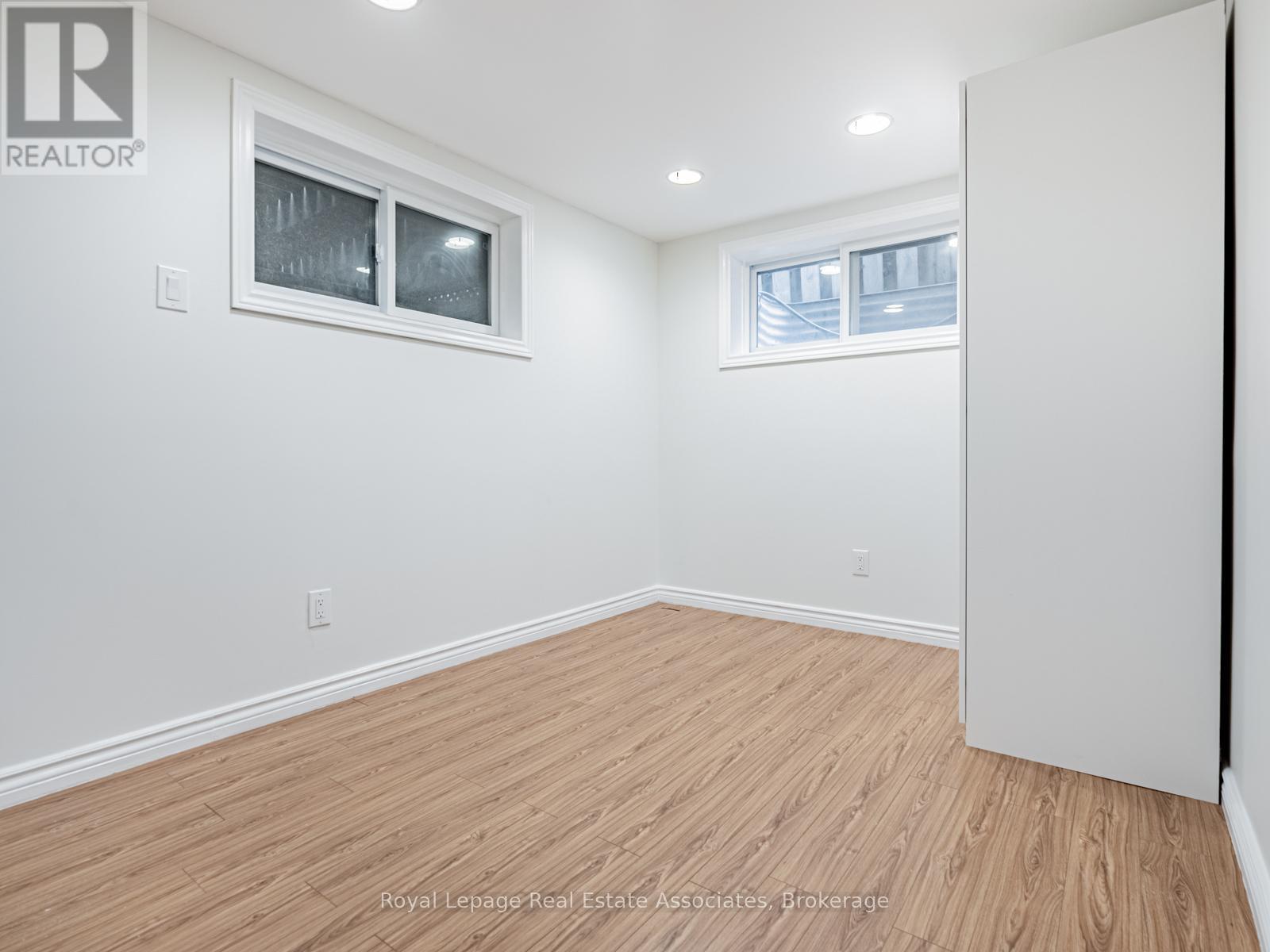 Photo 28 of 1094 Eastmount Avenue, Mississauga ON