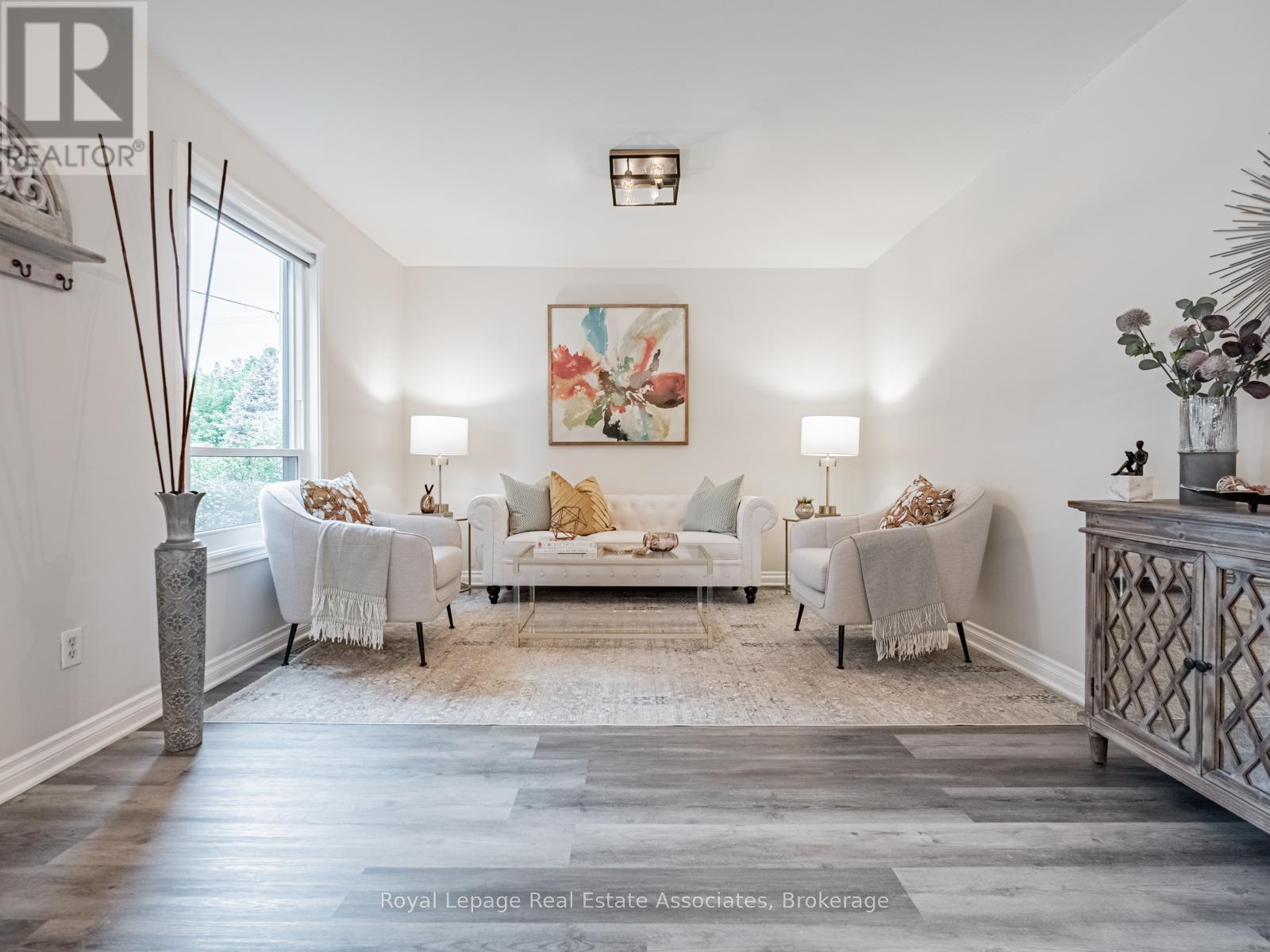 Photo 2 of 1094 Eastmount Avenue, Mississauga ON