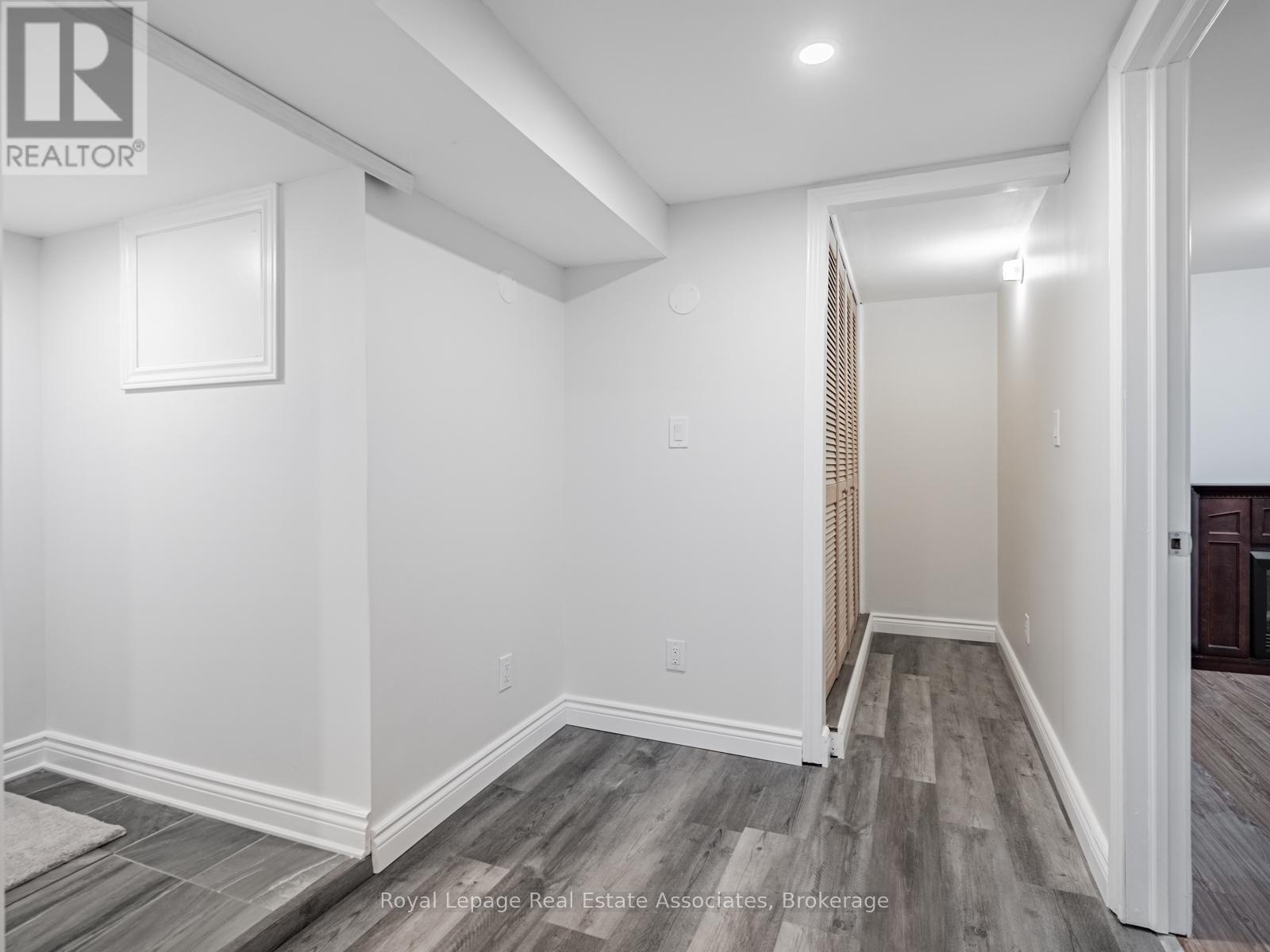 Photo 10 of 1094 Eastmount Avenue, Mississauga ON
