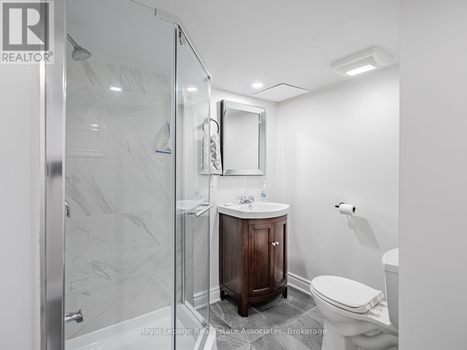 Photo 25 of 1094 Eastmount Avenue, Mississauga ON