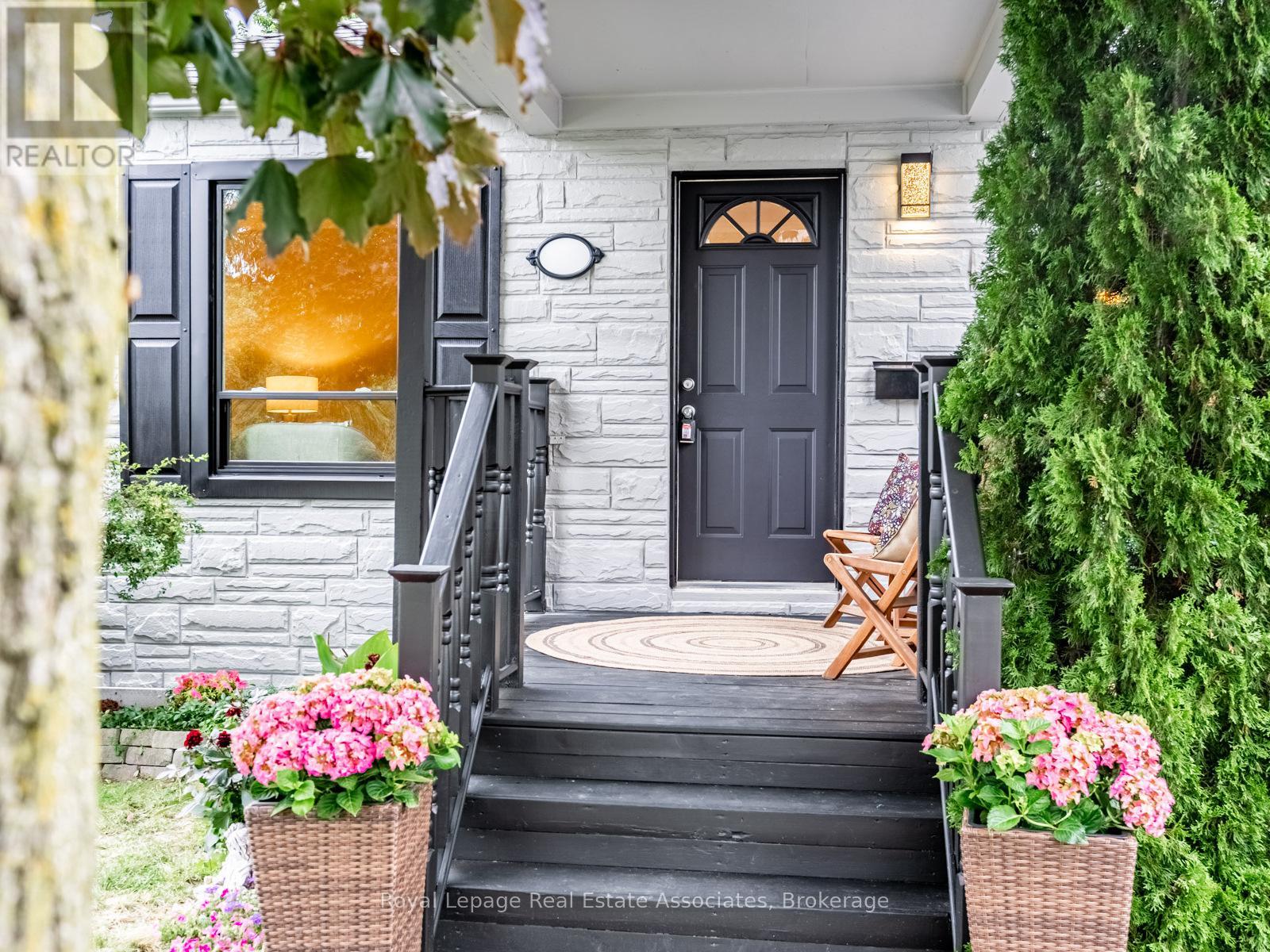 Photo 20 of 1094 Eastmount Avenue, Mississauga ON