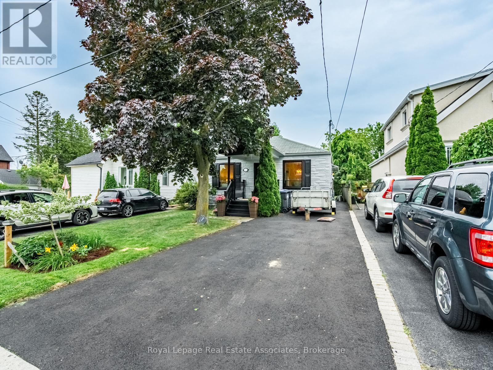 Photo 9 of 1094 Eastmount Avenue, Mississauga ON