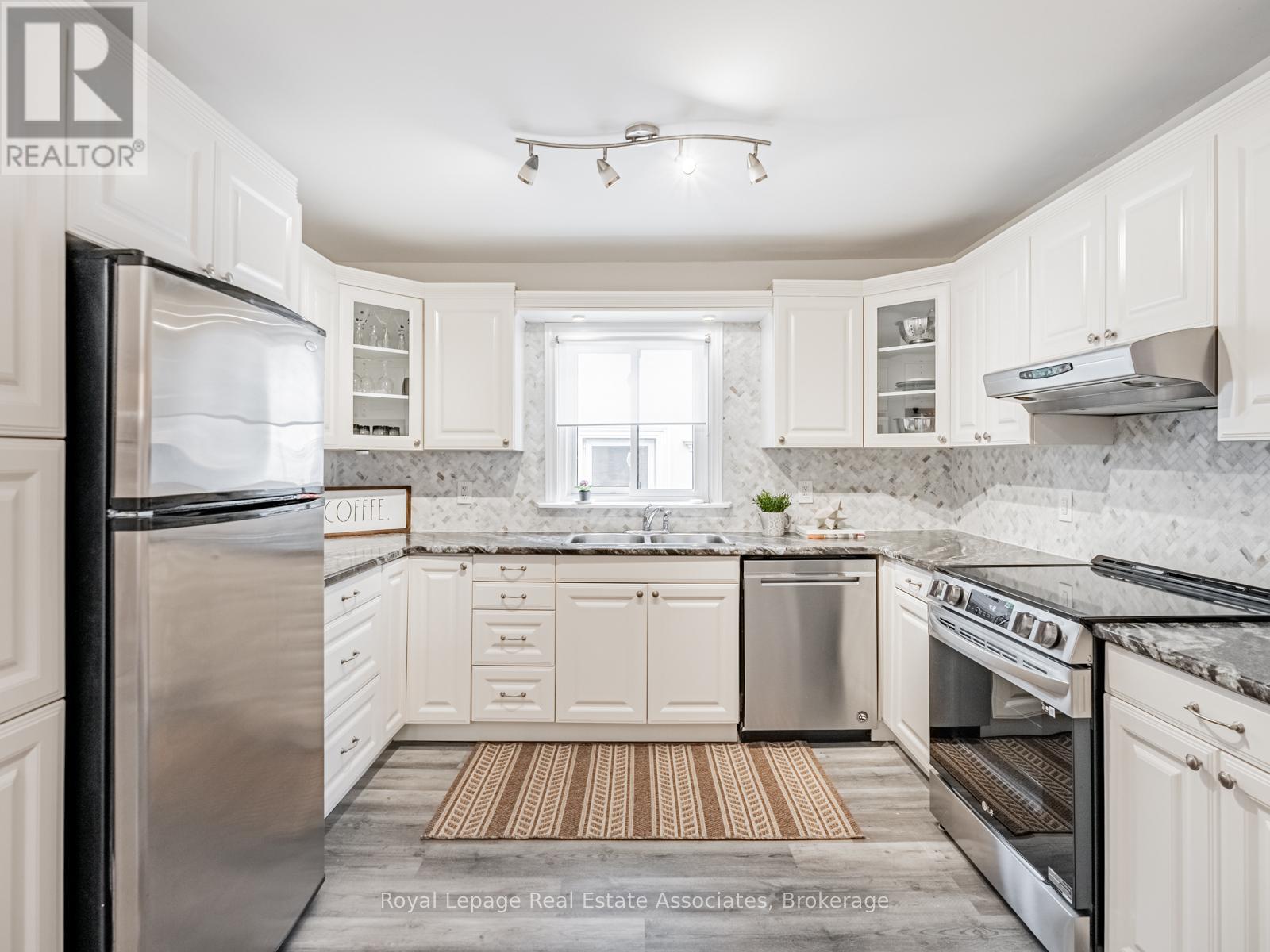Photo 13 of 1094 Eastmount Avenue, Mississauga ON
