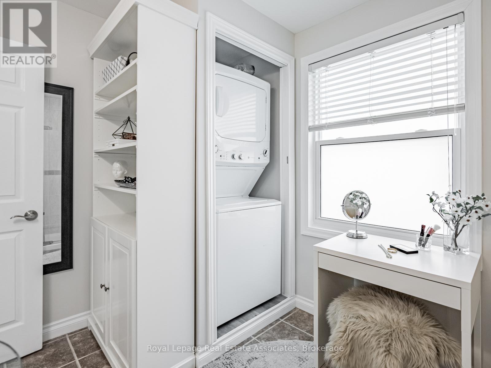 Photo 16 of 1094 Eastmount Avenue, Mississauga ON