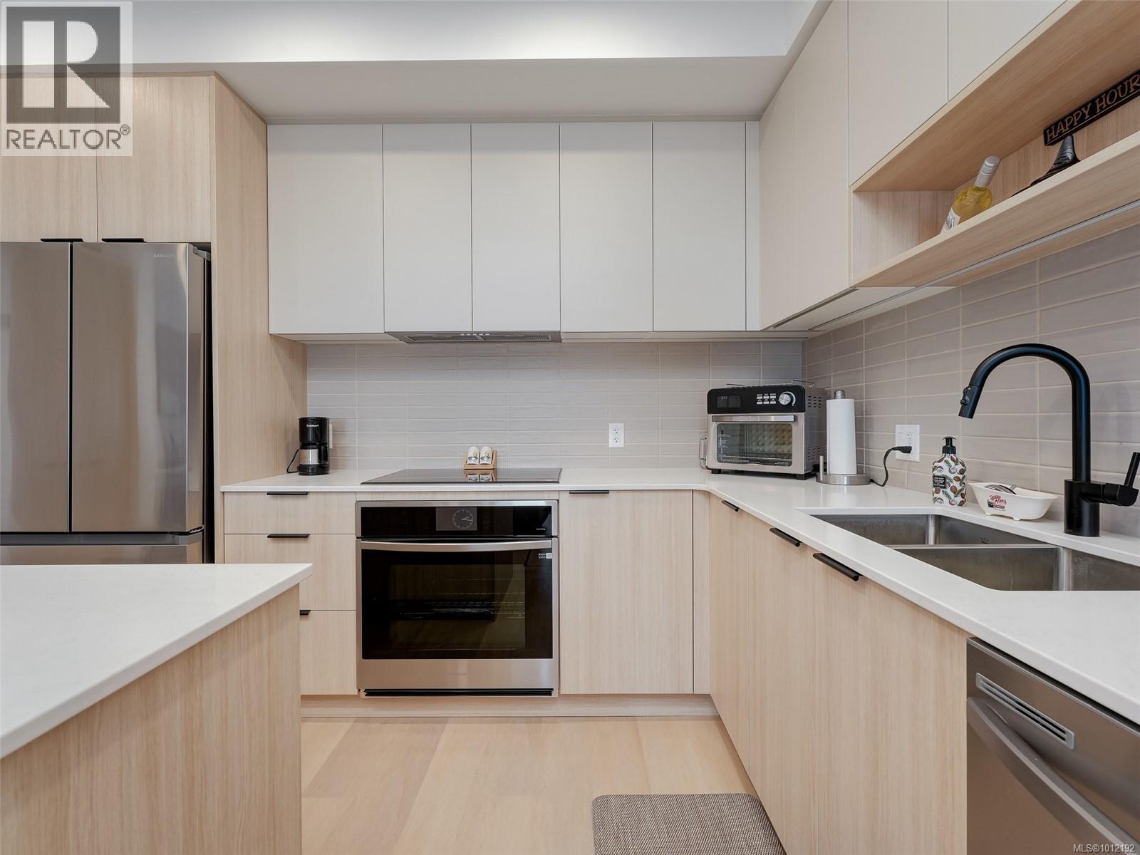 Photo 5 of 307 3564 A Ryder Hesjedal Way, Colwood BC