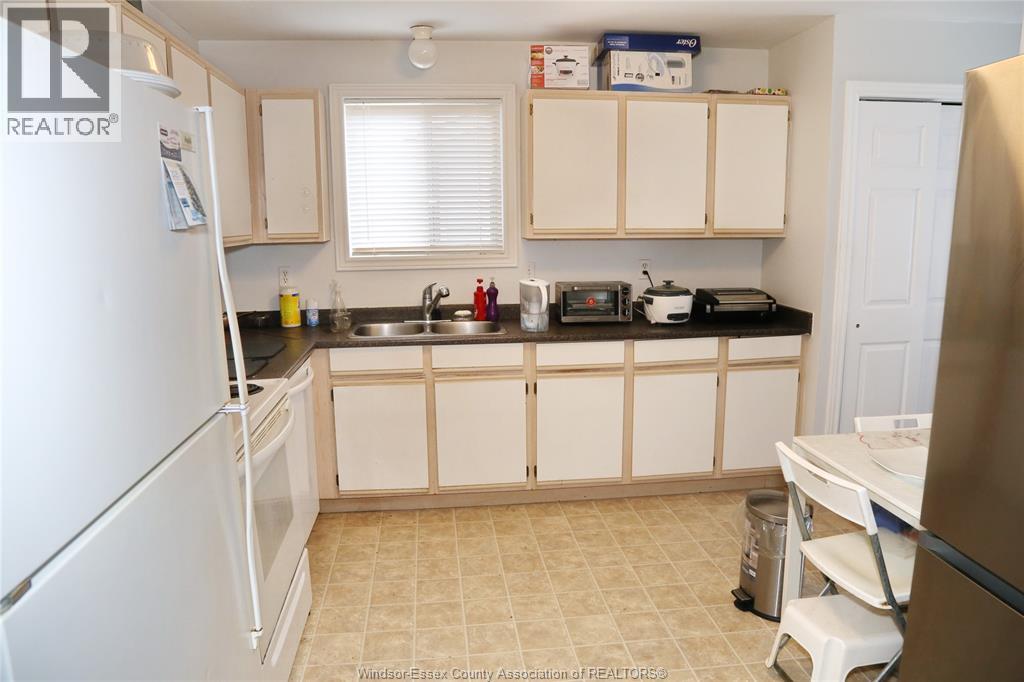 Photo 9 of 137 Rivervilla Court, Lasalle ON