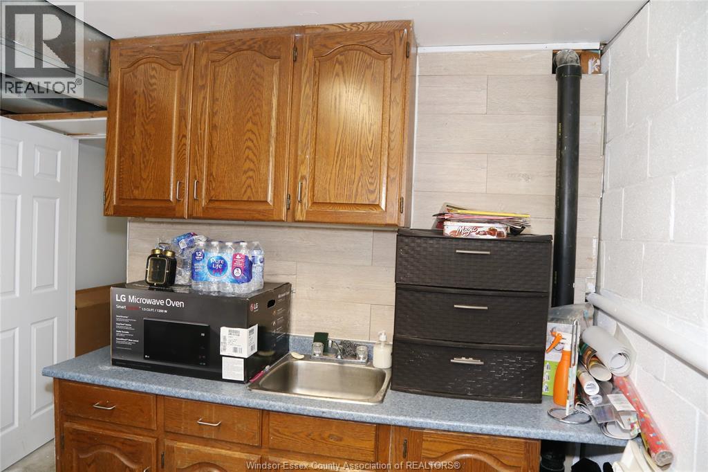 Photo 8 of 137 Rivervilla Court, Lasalle ON