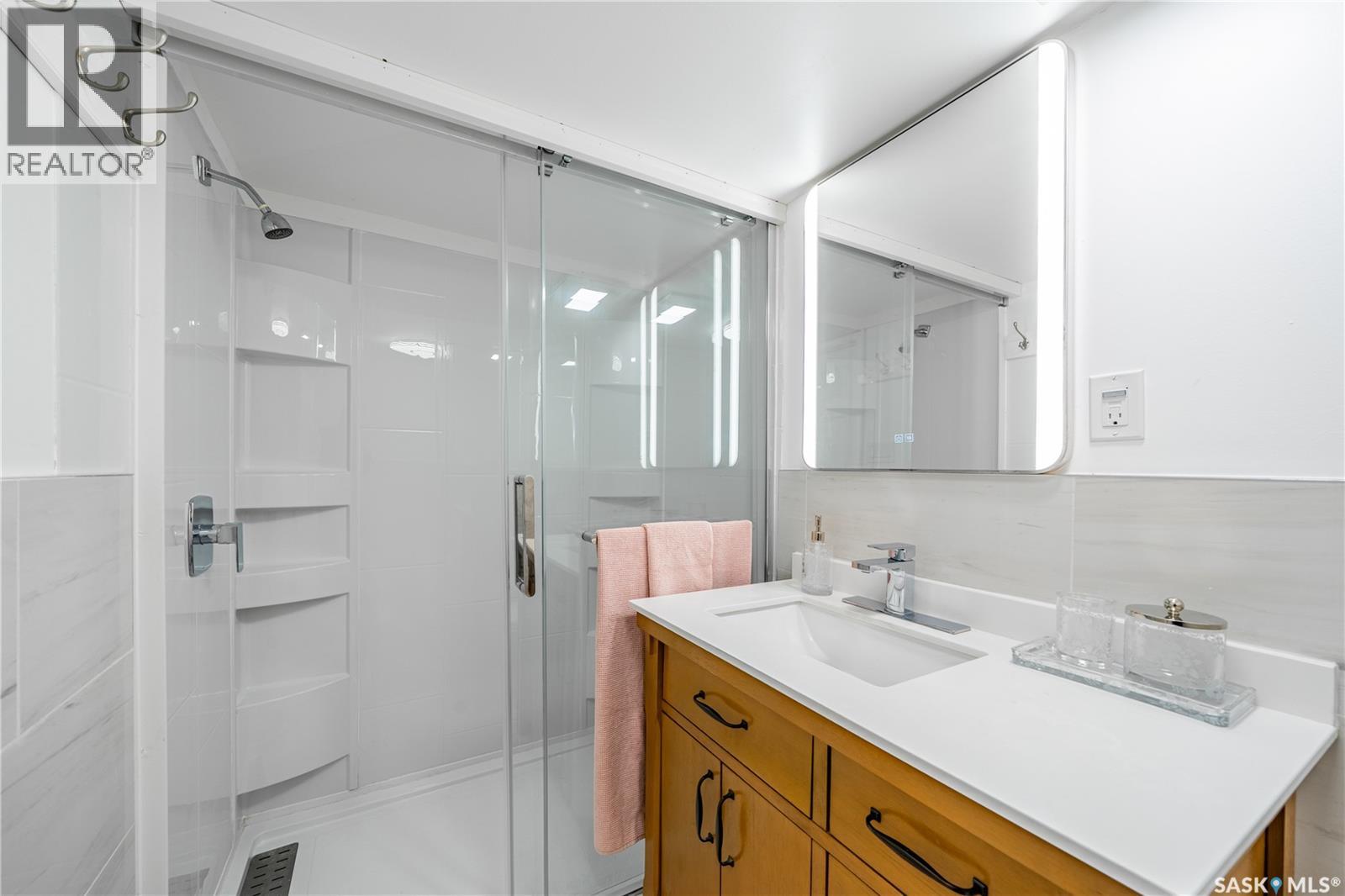 Photo 41 of 87 Merlin Crescent, Regina SK