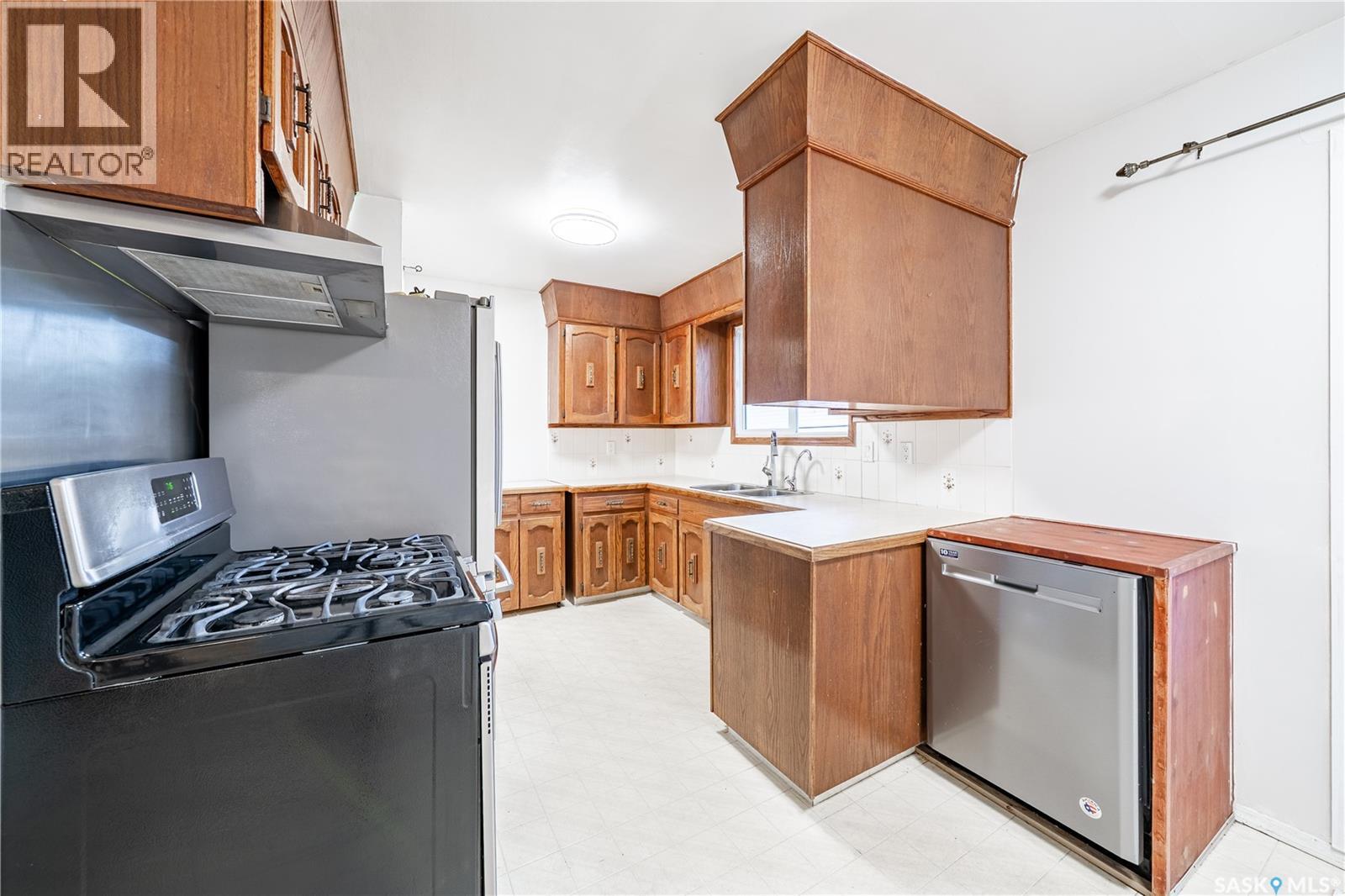 Photo 13 of 87 Merlin Crescent, Regina SK