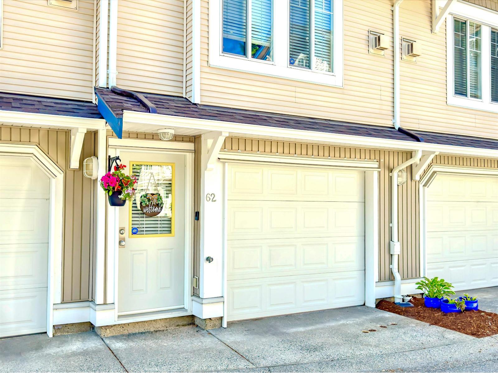 Photo 1 of 62 6533 121 Street, Surrey BC