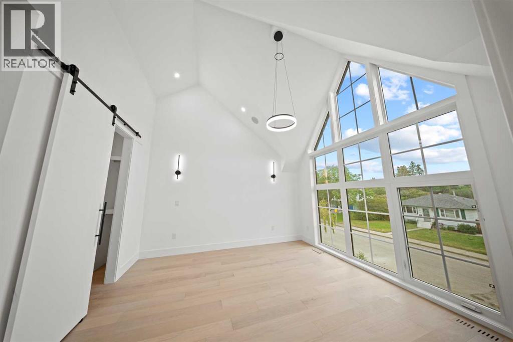 Photo 8 of 2232 1 Avenue Nw, Calgary AB