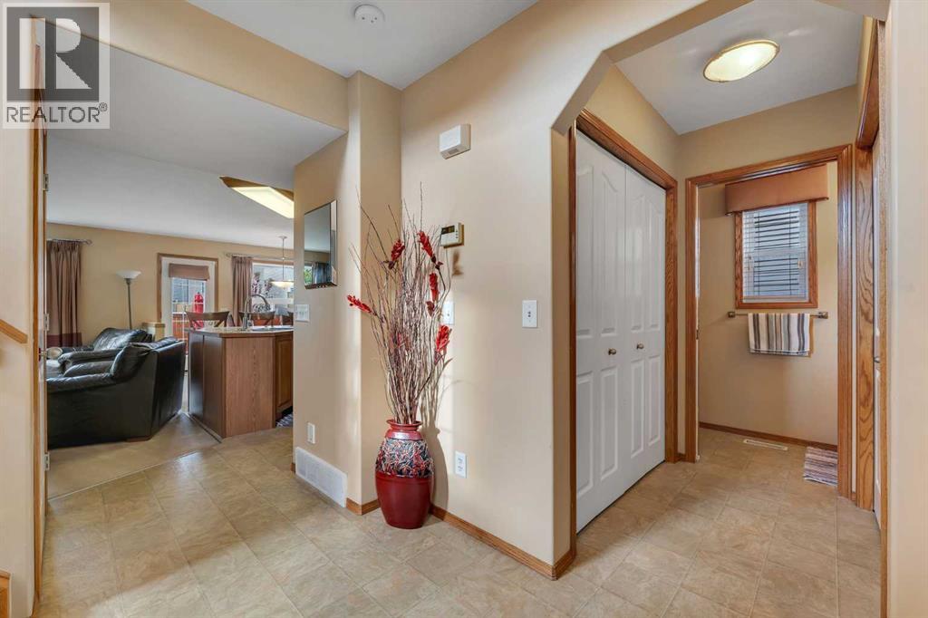 Photo 2 of 214 Saddlemont Boulevard Ne, Calgary AB
