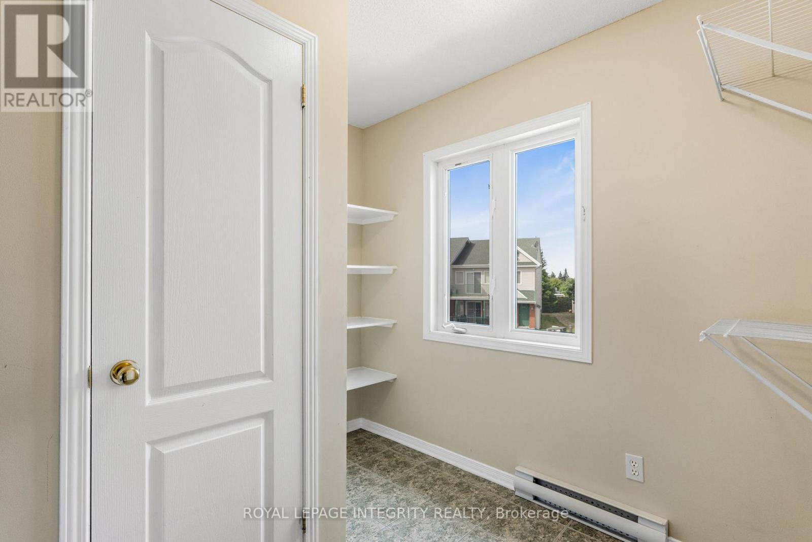Photo 6 of 403 2923 Laurier Street, Clarencerockland ON