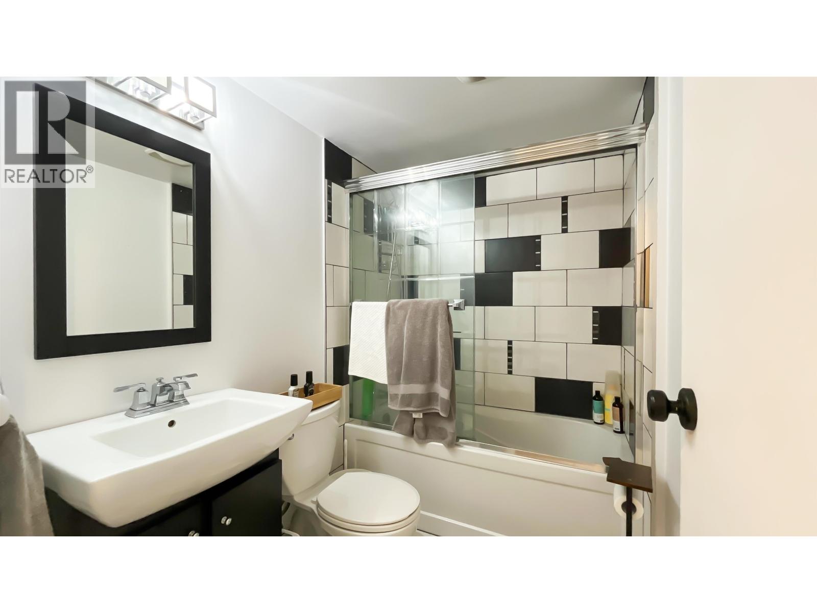 Photo 15 of 1004 47 Agnes Street, New Westminster BC