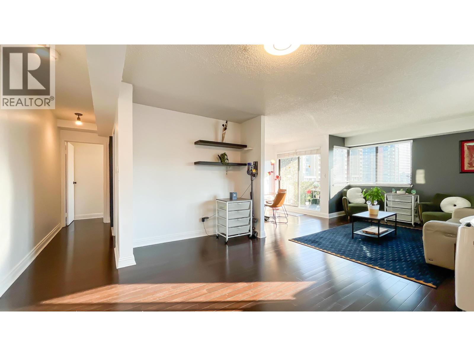 Photo 4 of 1004 47 Agnes Street, New Westminster BC