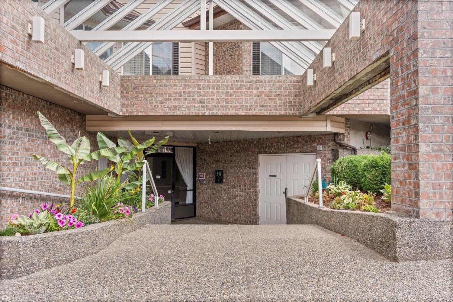 Photo 10 of 307 32669 George Ferguson Way, Abbotsford BC