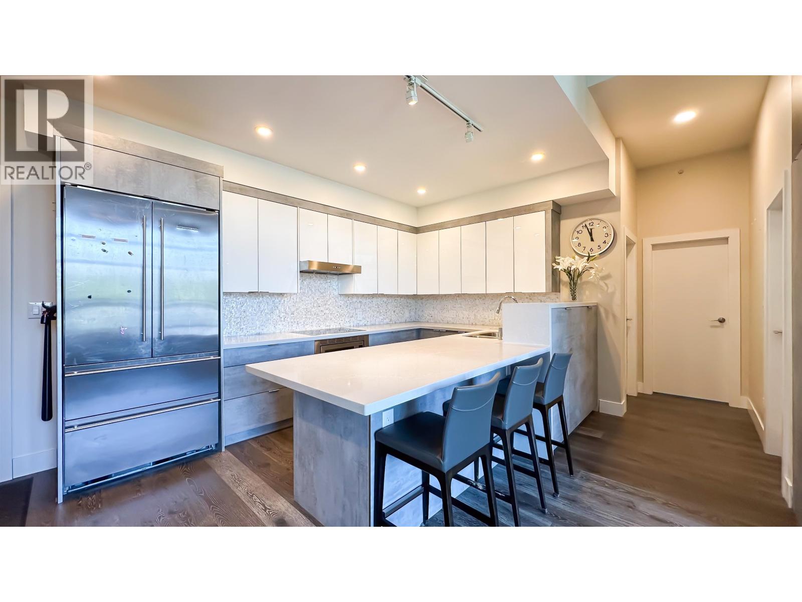 Photo 9 of 506 3602 Aldercrest Drive, North Vancouver BC