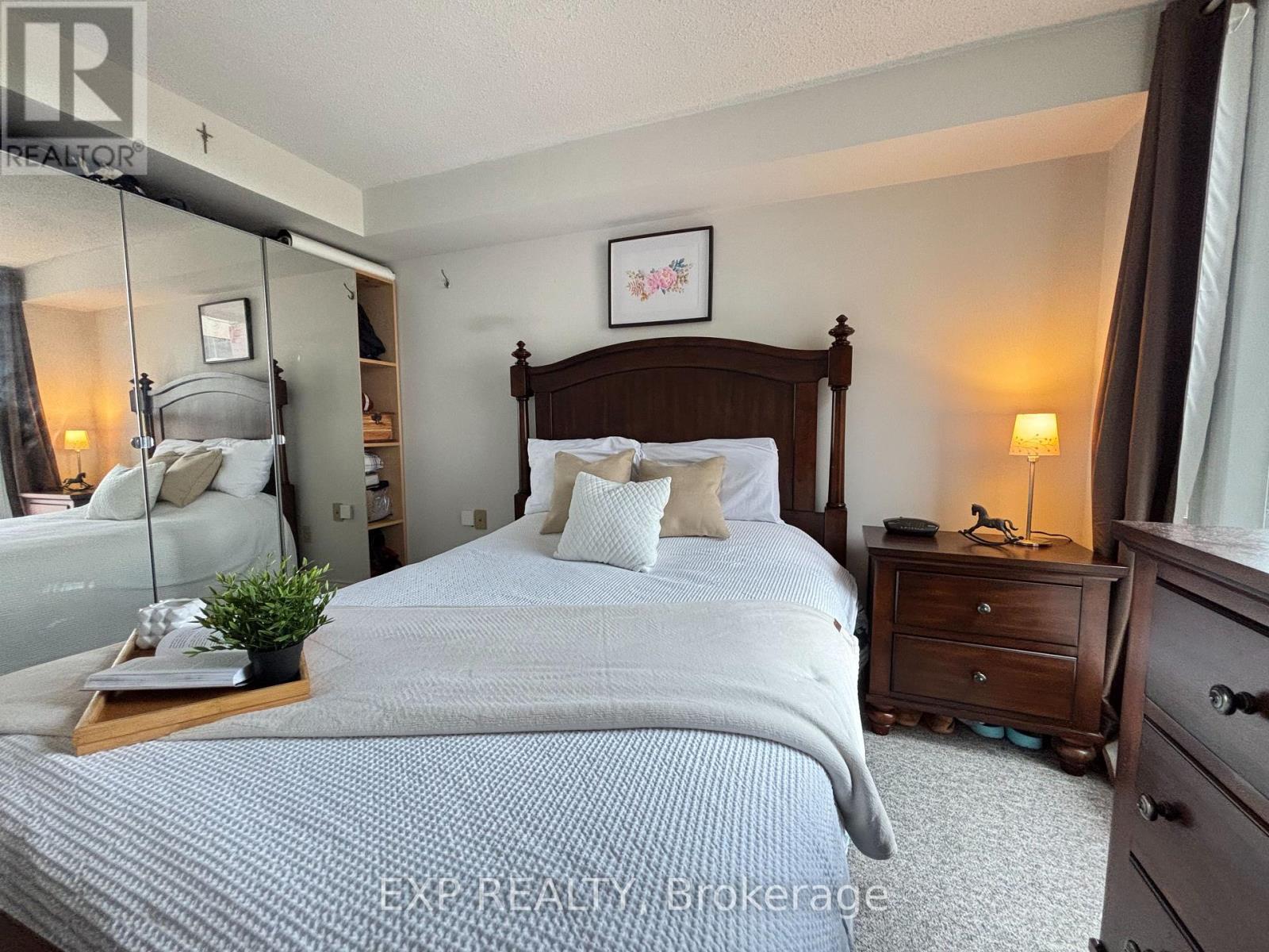 Photo 14 of 705 725 King Street W, Toronto ON