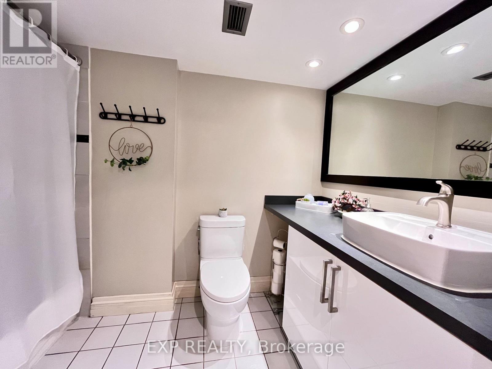 Photo 11 of 705 725 King Street W, Toronto ON